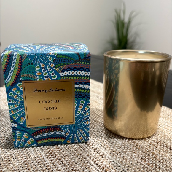 Tommy Bahama Coconut Oasis Candle - Picture 2 of 4